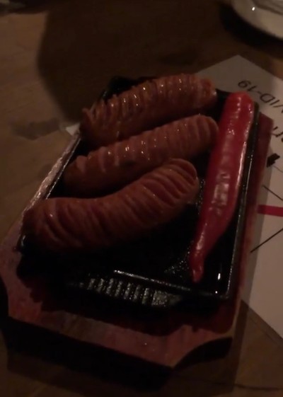 โฮมเมดไส้กรอกหมูพริกกระทะร้อน