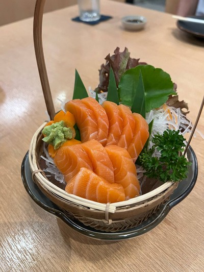 แซลมอนซาชิมิ