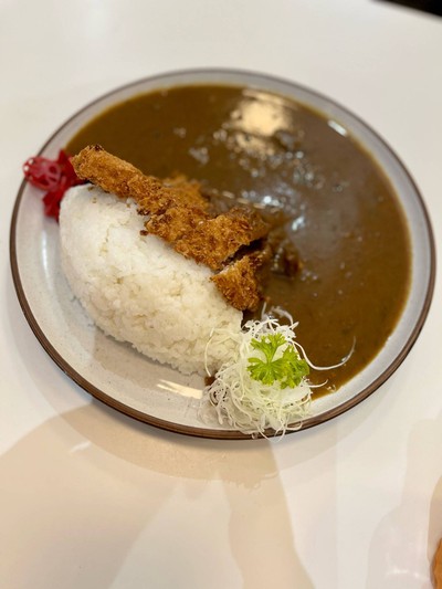 ข้าวแกงกระหรี่หมูทอด