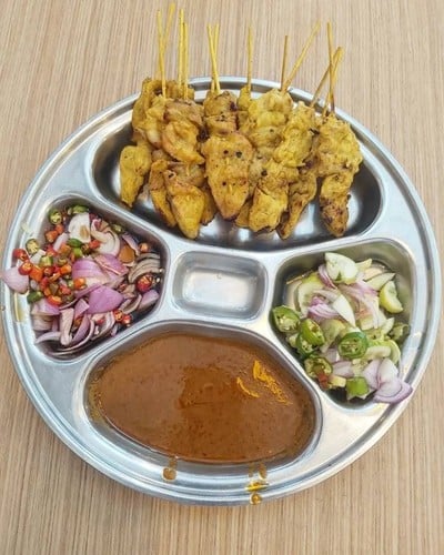 หมูสะเต๊ะ ซีอิ๊วดำ มิ้งโภชนา Stadium One