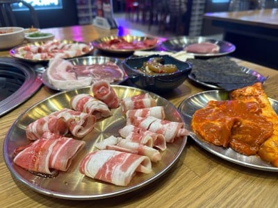 ซินซา โคเรียน บาร์บีคิว (Sinsa Korean BBQ) ซินซา โคเรียน บาร์บีคิว