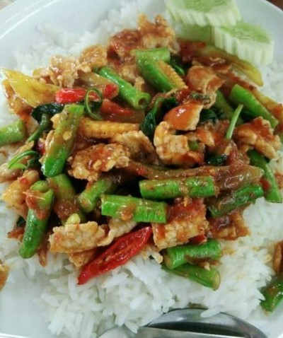 ผัดพริกแกงหมู