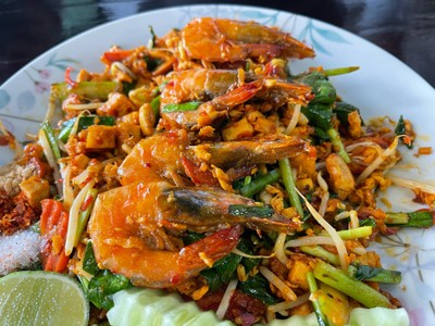 ผัดไทกุ้งสด