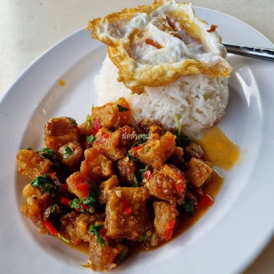 ข้าวกะเพรากากหมู