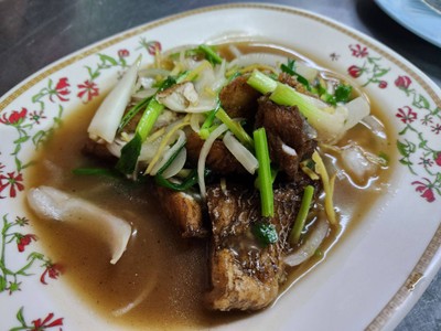 ปลากะพงผัดคึ้นฉ่าย