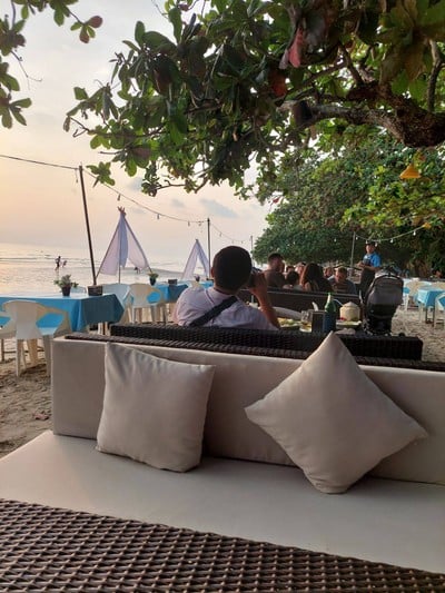 หน้าร้าน ร้านอาหาร นั่งชิล ริมเล