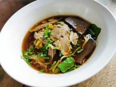 ก๋วยเตี๋ยวเป็ดกลางดง