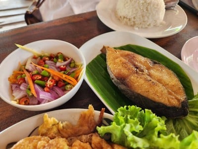 ปลาอินทรีทอดน้ำยำ