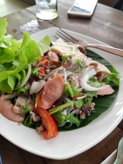ยำวุ้นเส้นเห็ดรวมหมูยอ