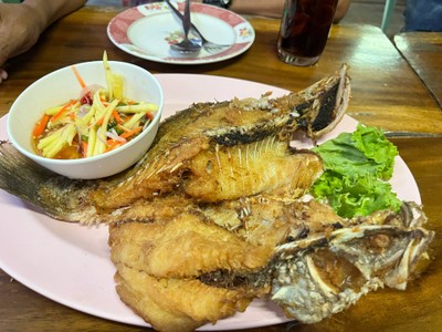 ปลากะพงทอดน้ำปลา