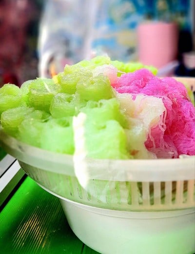 เมนูของร้าน สายไหมบะหมี่เกี๊ยวกุ้ง สุดท่าน้ำศิริราช