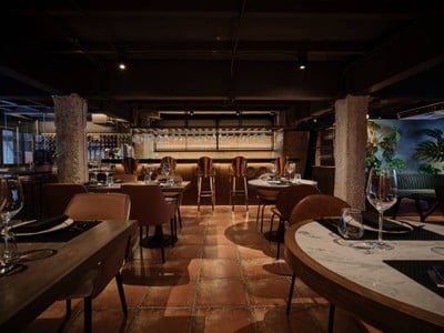 บรรยากาศ Hybrid Restaurant & Wine Bar เพลินจิต