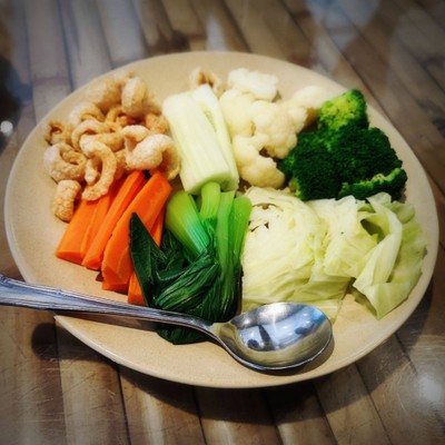 น้ำพริกอ่อง/น้ำพริกหนุ่มพร้อมผักสด