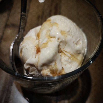 ไอศกรีมแมคคาเดเมีย/น้ำผึ้ง