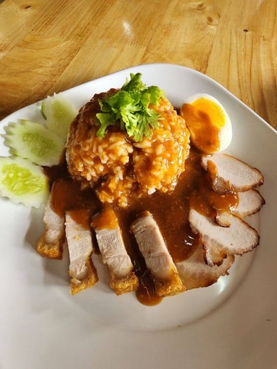 ข้าวหมูแดง+หมูกรอบ