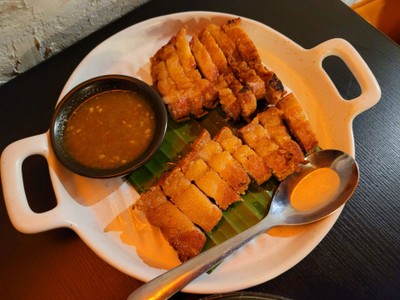 หมูสามชั้นทอดน้ำปลา  -Fried Pork Belly with Fish Sauce