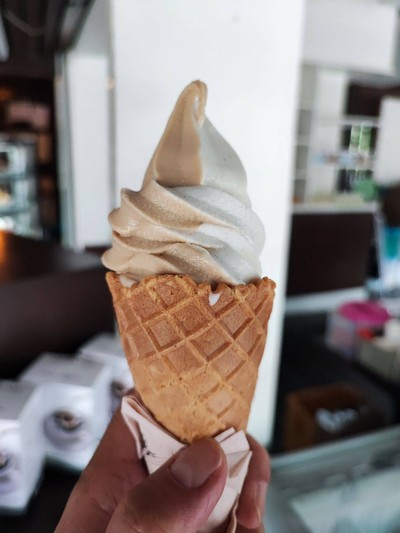 ไอศกรีม Soft Serve Two Tone