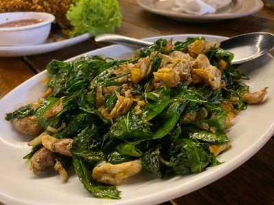 ใบเหลียงผัดไข่