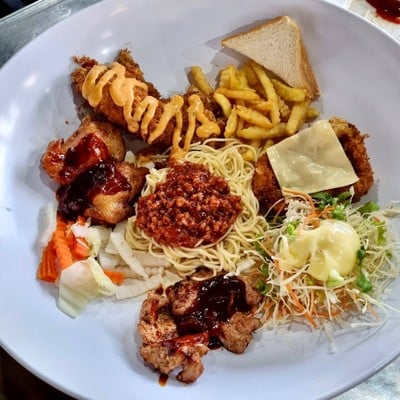 พอร์คกอร์ดองเบลอ ไก่สไปซี่ ไก่อลาสก้า หมูพริกไทยด