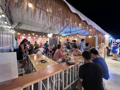 ก๋วยเตี๋ยวปากหม้อนีมะห์ Jodd Fair DanNeramit