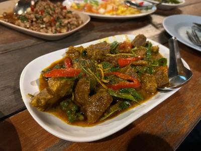 เครื่องแกงหมูกรอบ