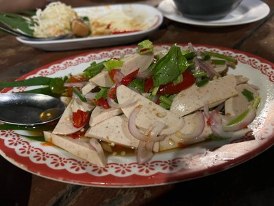 ยำหมูยอไข่แดงเค็ม