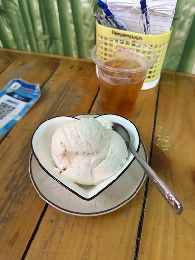 ไอติมกะทิ