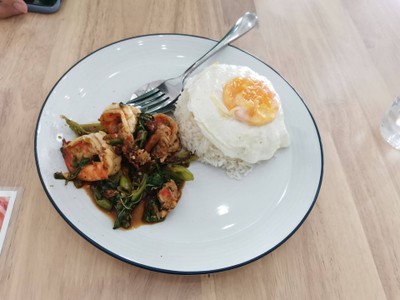 กระเพรากุ้ง