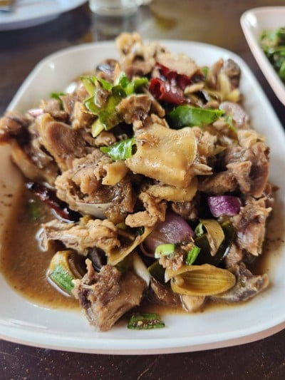 ไก่บ้านรวน