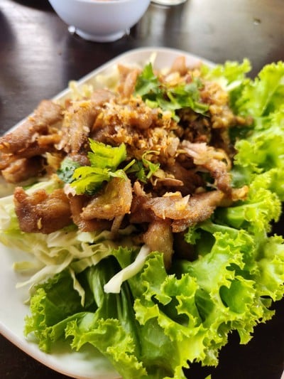หมูทอดกระเทียม