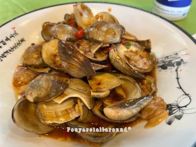 หอยตลับผัดน้ำมันหอยใส่พริก