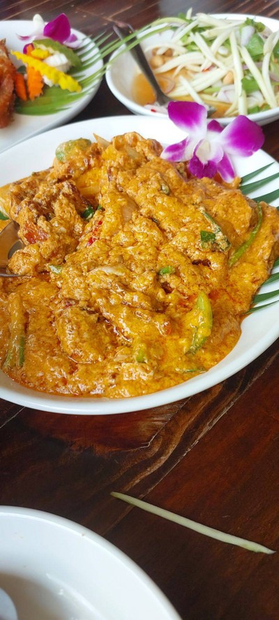 ปูนิ่มผัดผงกระหรี่