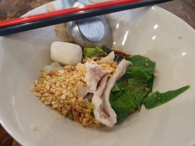 ก๋วยเตี๋ยวเรือหมู (เส้นเล็ก) แห้ง