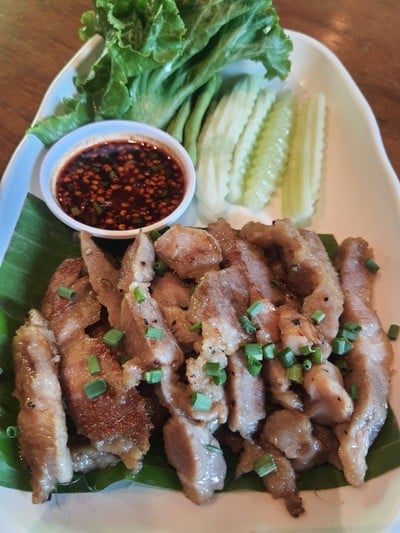 3 Pigs จิ้มแจ่ว
