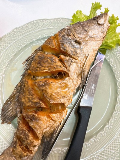 ปลากระพงทอดราดน้ำปลา