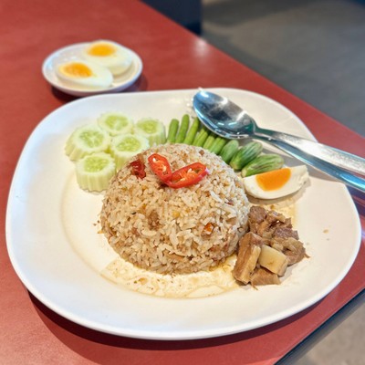 ข้าวผัดน้ำพริกลงเรือ