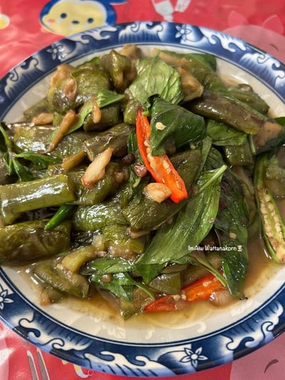 “ผัดมะเขือยาว”