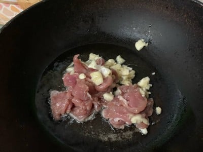 วิธีทำ หมูนุ่มผัดถั่วงอก