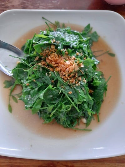 ผักหวานผัดน้ำมันหอย