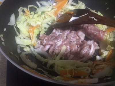 วิธีทำ หมูผัดซอสยากินิคุ วิธีทำ หมูผัดซอสยากินิคุ
