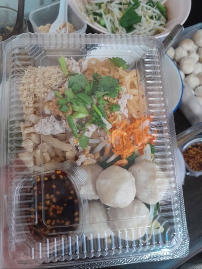 อาหาร หรือ เครื่องดื่ม