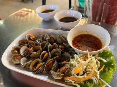 ลวกจิ้มหอยแครง