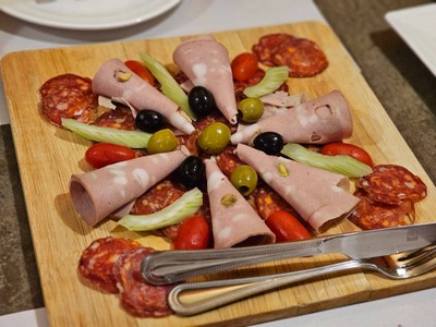 อาหาร หรือ เครื่องดื่ม