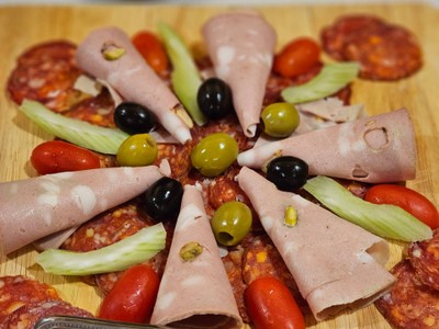 อาหาร หรือ เครื่องดื่ม