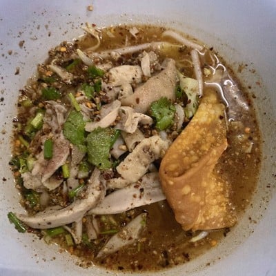 ก๋วยเตี๋ยวไก่ต้มยำ ดอนเจดีย์