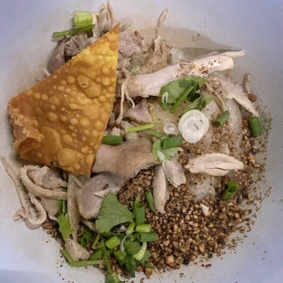 ก๋วยเตี๋ยวไก่ต้มยำ ดอนเจดีย์