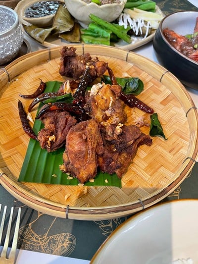 ขมิ้น Camin Cuisine & Cafe เกษตร-นวมินทร์