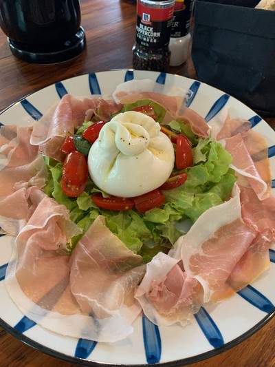 Burrata salad
