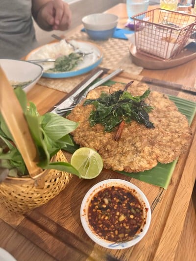 ลาบหมูทอดแพนเค้ก