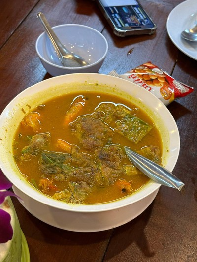 แกงส้มชะอมกุ้ง